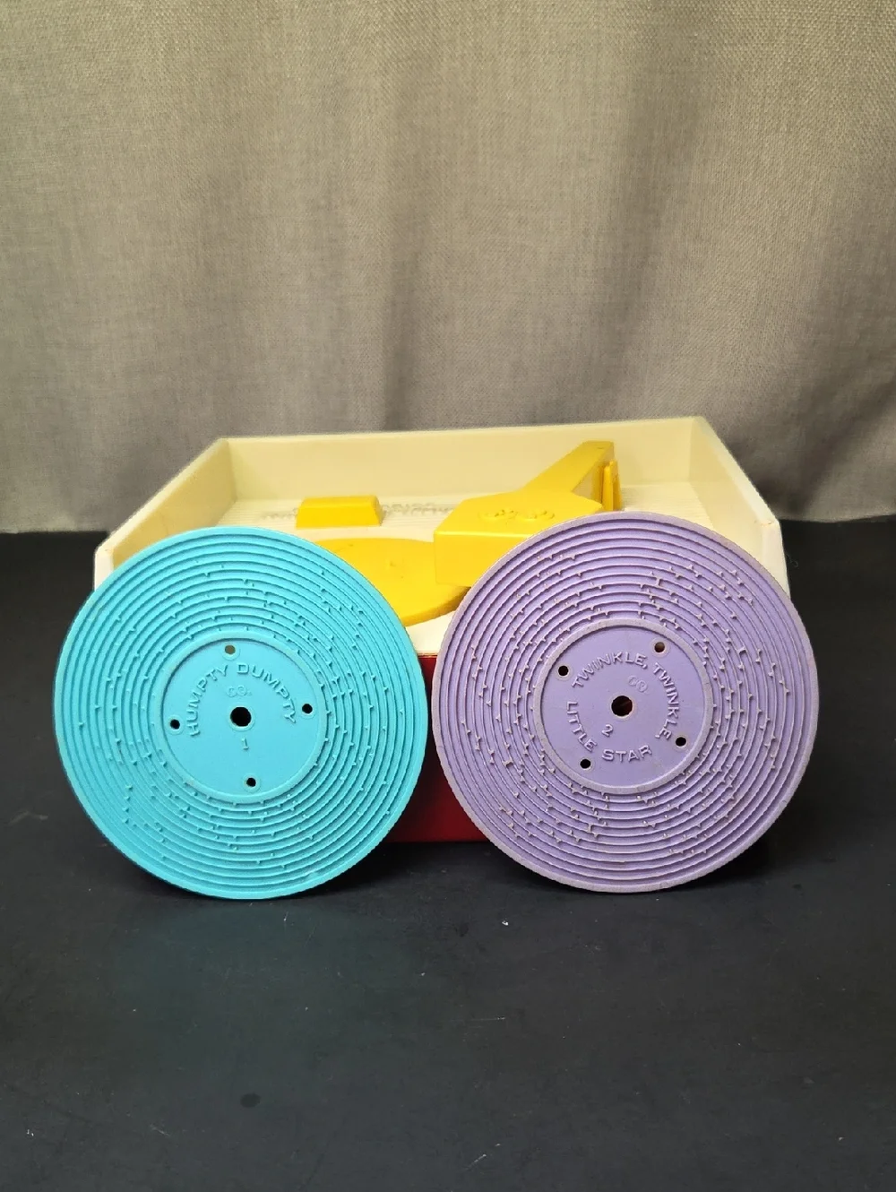 Fisher Price 1971 Vintage Record Player With 5 Discs Tested Works #995 (set‎ R)
